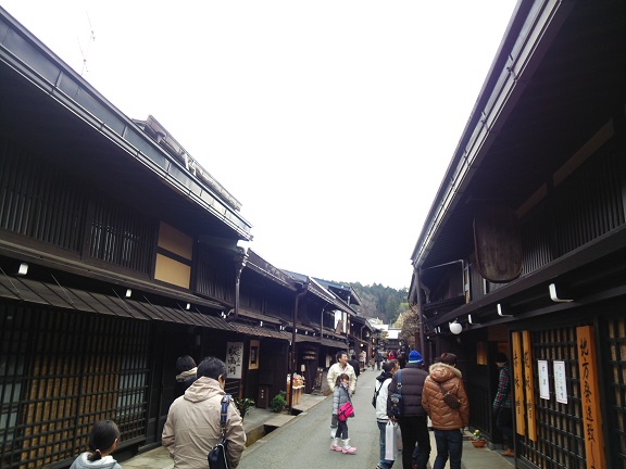 プジョーに乗って、でかけよう「飛騨高山」