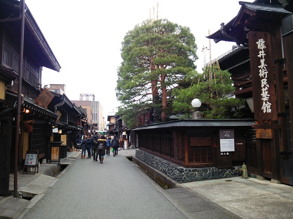 プジョーに乗って、でかけよう「飛騨高山」