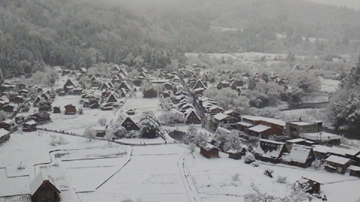 プジョーに乗って、でかけよう「白川郷」