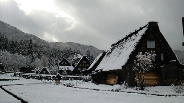 プジョーに乗って、でかけよう「白川郷」