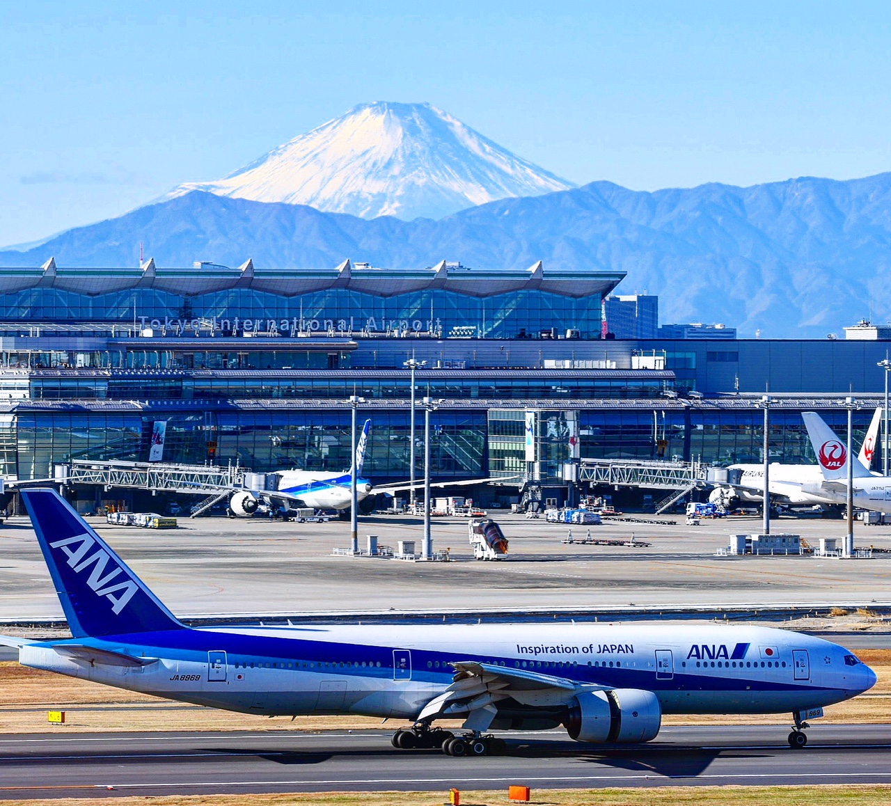 羽田空港と富士山