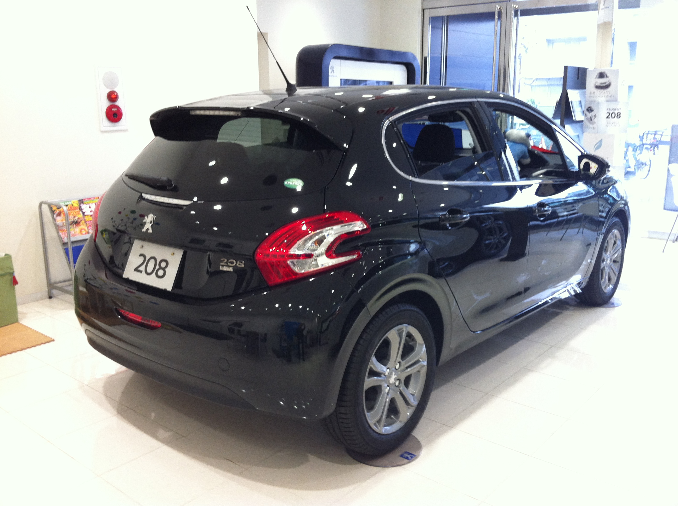 プジョーお買得車情報「208PREMIUM」