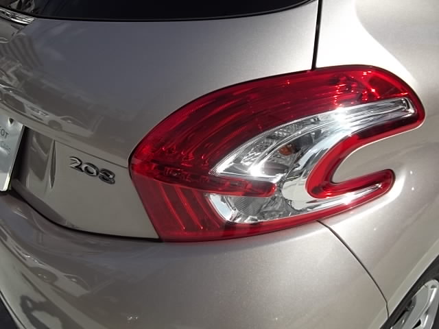 特選中古車情報「208PREMIUM」